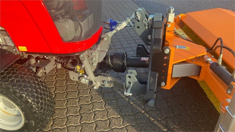 Leasing de Massey Ferguson 1740 HC Frontlift/pto og 150 cm fejemaskine  Massey Ferguson 1740 HC Frontlift/pto og 150 cm fejemaskine: foto 20