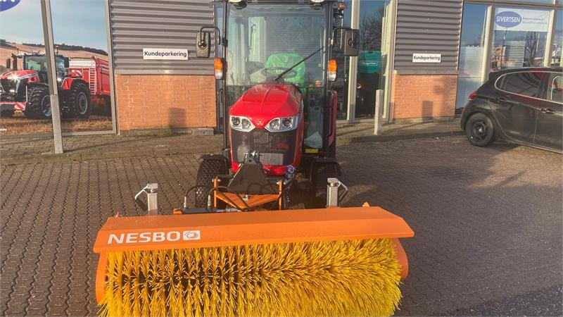 Massey Ferguson 1740 HC Frontlift/pto og 150 cm fejemaskine - Tractor municipal: foto 2 Massey Ferguson 1740 HC Frontlift/pto og 150 cm fejemaskine - Tractor municipal: foto 2