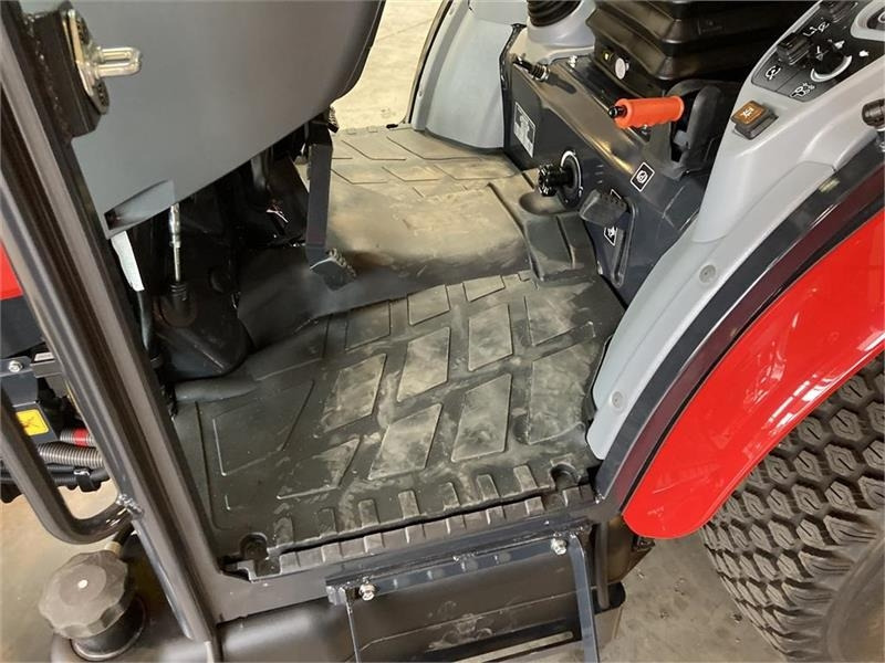 Leasing de Massey Ferguson 1740 HC Frontlift/pto og 150 cm fejemaskine  Massey Ferguson 1740 HC Frontlift/pto og 150 cm fejemaskine: foto 9