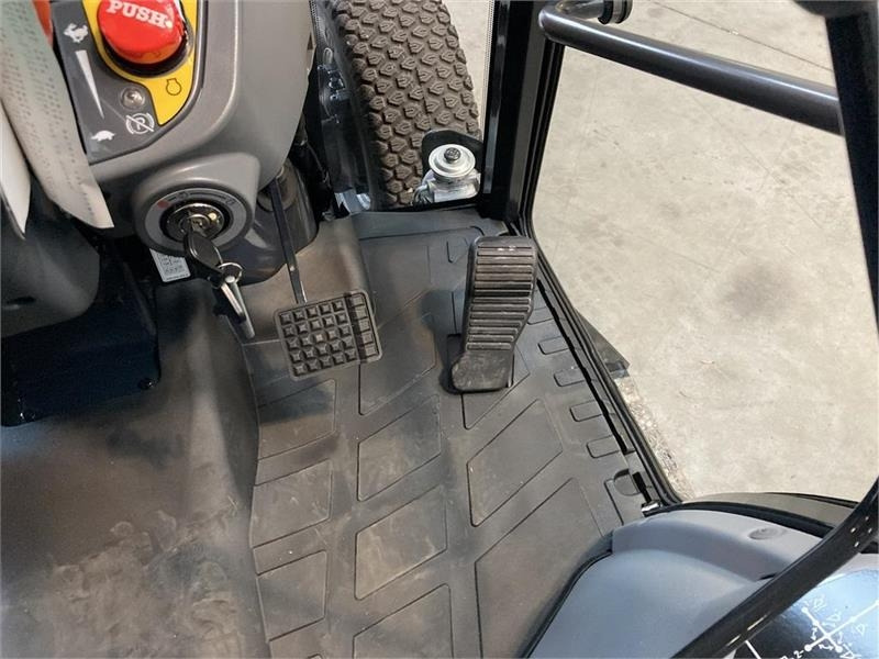 Leasing de Massey Ferguson 1740 HC Frontlift/pto og 150 cm fejemaskine  Massey Ferguson 1740 HC Frontlift/pto og 150 cm fejemaskine: foto 11