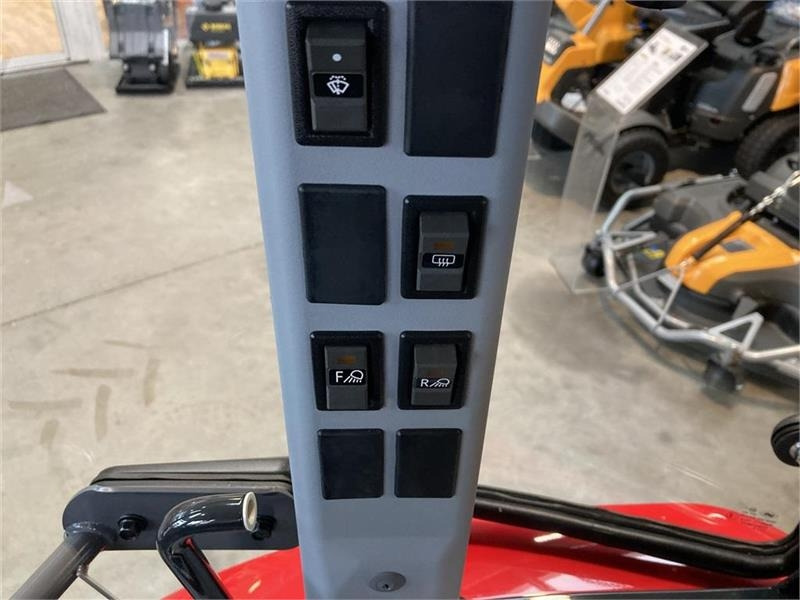 Leasing de Massey Ferguson 1740 HC Frontlift/pto og 150 cm fejemaskine  Massey Ferguson 1740 HC Frontlift/pto og 150 cm fejemaskine: foto 13