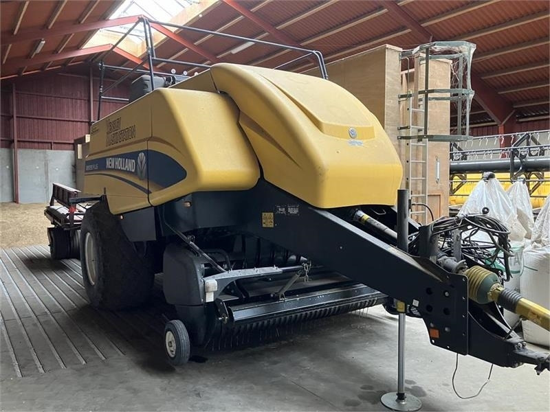 New Holland BB9090 PLUS med Parkland 325 vogn - Empacadora de pacas cuadradas: foto 2 New Holland BB9090 PLUS med Parkland 325 vogn - Empacadora de pacas cuadradas: foto 2