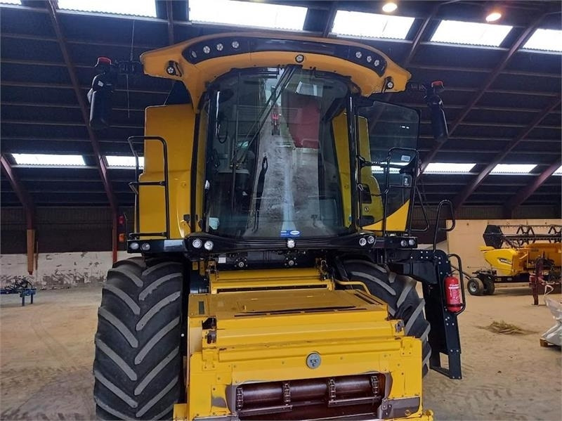 New Holland CR9.80 - Cosechadora de granos: foto 3 New Holland CR9.80 - Cosechadora de granos: foto 3