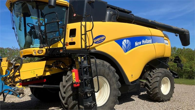 New Holland CX 8080 SLH med 30 fods Varifeed - Cosechadora de granos: foto 1 New Holland CX 8080 SLH med 30 fods Varifeed - Cosechadora de granos: foto 1