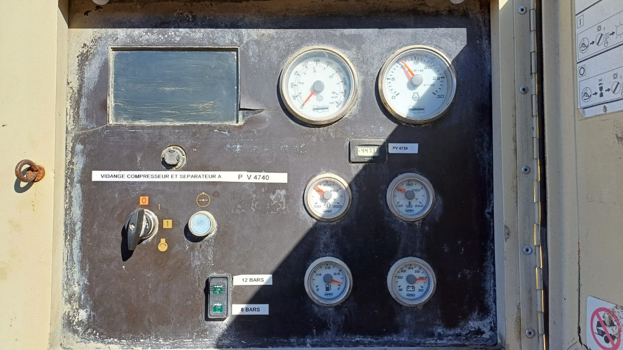 DOOSAN 12250 - Compresor de aire: foto 5 DOOSAN 12250 - Compresor de aire: foto 5