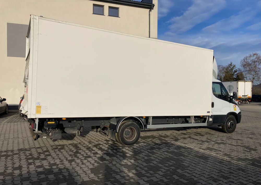 Iveco Iveco Daily 70C18 kurierka kontener 13 palet - Camión caja cerrada: foto 4 Iveco Iveco Daily 70C18 kurierka kontener 13 palet - Camión caja cerrada: foto 4
