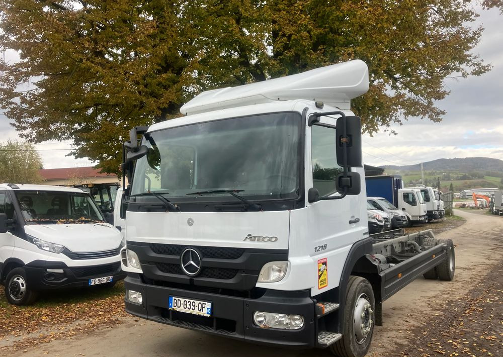Mercedes-Benz Mercedes Atego 1218 Rama do zabudowy kiper beczka hakowiec laweta - Camión chasis: foto 1 Mercedes-Benz Mercedes Atego 1218 Rama do zabudowy kiper beczka hakowiec laweta - Camión chasis: foto 1