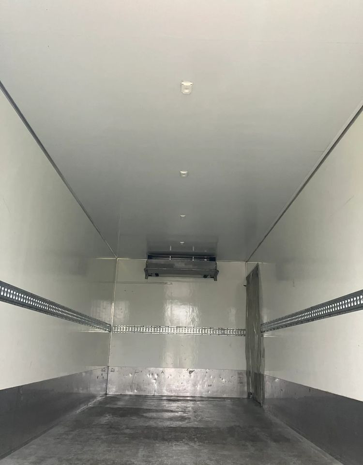 Renault Renault Gama D 240 chłodnia izoterma - Camión frigorífico: foto 3 Renault Renault Gama D 240 chłodnia izoterma - Camión frigorífico: foto 3