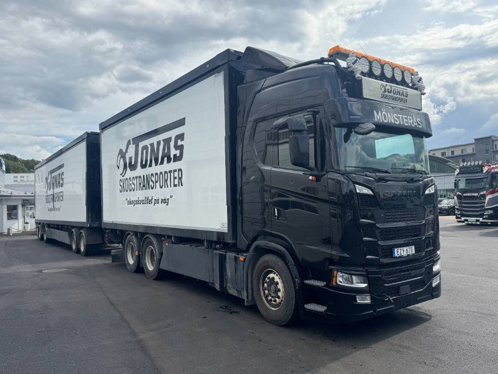 Scania S650 B6x2 Komplett flisekipage  - Camión volquete: foto 2 Scania S650 B6x2 Komplett flisekipage  - Camión volquete: foto 2