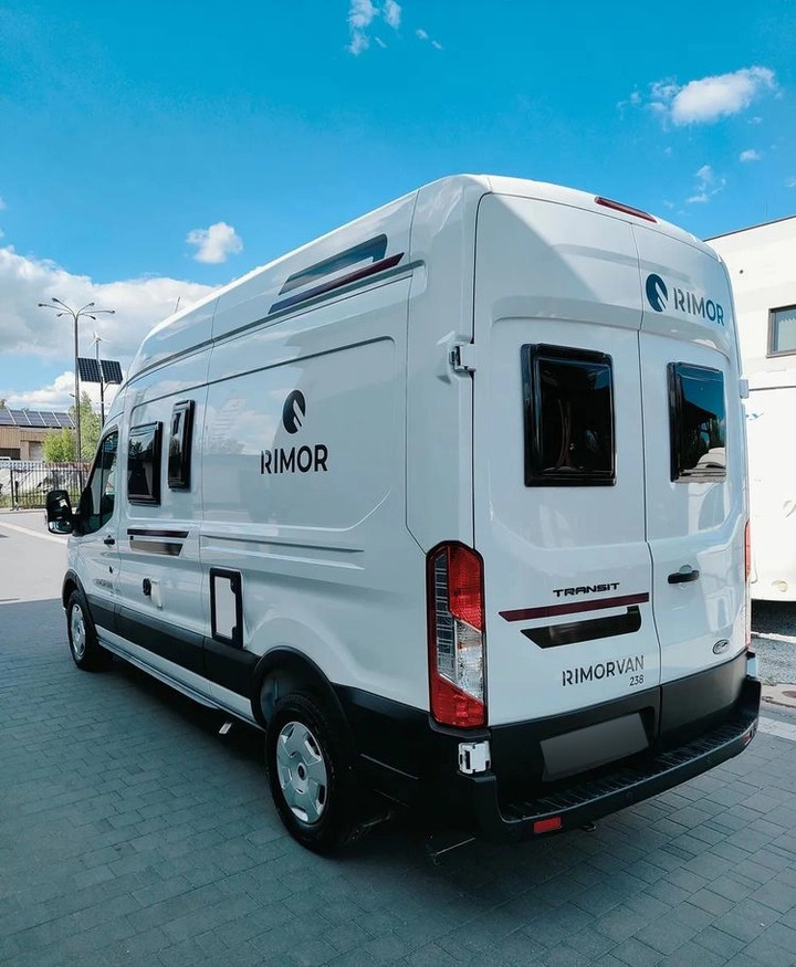 FORD Rimor NEW Ford Van 238 Truma Diesel Roller Shutters Remis AUTOMAT - Cámper: foto 4 FORD Rimor NEW Ford Van 238 Truma Diesel Roller Shutters Remis AUTOMAT - Cámper: foto 4