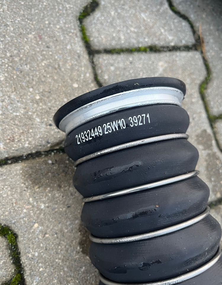 Guma chłodnicy Volvo FH5 Aero łącznik jak NOWA - Sistema de refrigeración para Camión: foto 2 Guma chłodnicy Volvo FH5 Aero łącznik jak NOWA - Sistema de refrigeración para Camión: foto 2