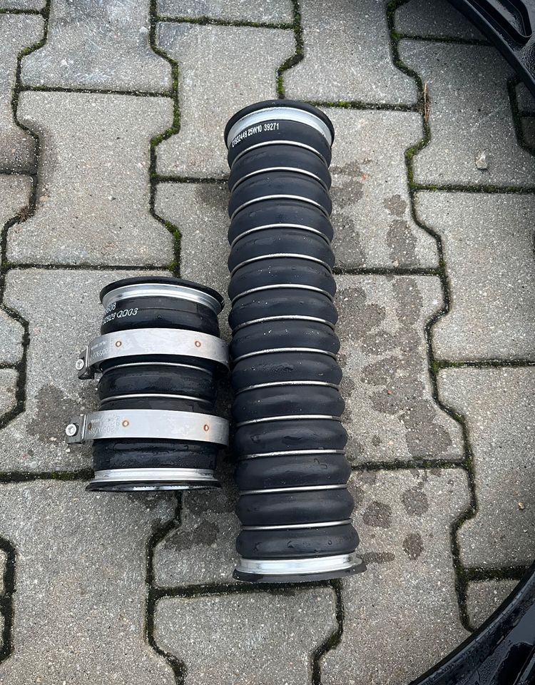 Guma chłodnicy Volvo FH5 Aero łącznik jak NOWA - Sistema de refrigeración para Camión: foto 1 Guma chłodnicy Volvo FH5 Aero łącznik jak NOWA - Sistema de refrigeración para Camión: foto 1