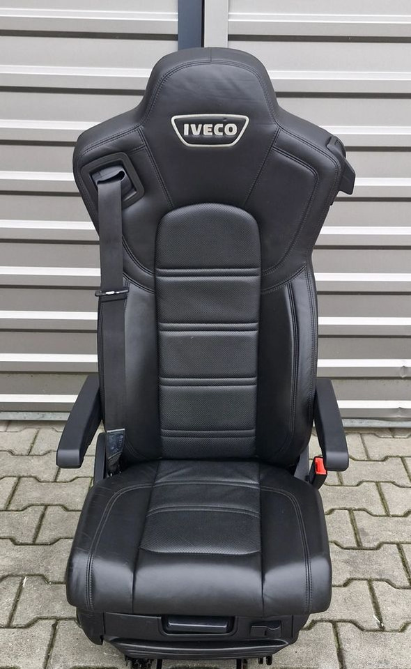 IVECO STRALIS S WAY FOTEL PASAŻERA - Cabina e interior: foto 1 IVECO STRALIS S WAY FOTEL PASAŻERA - Cabina e interior: foto 1