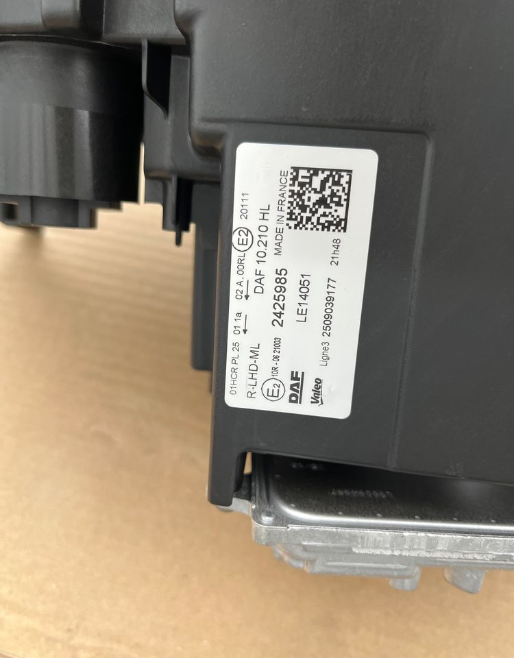 NOWE lampy LED DAF XG XG+ XF reflektor oryginał lampa NOWA - Luz/ Iluminación para Camión: foto 2 NOWE lampy LED DAF XG XG+ XF reflektor oryginał lampa NOWA - Luz/ Iluminación para Camión: foto 2