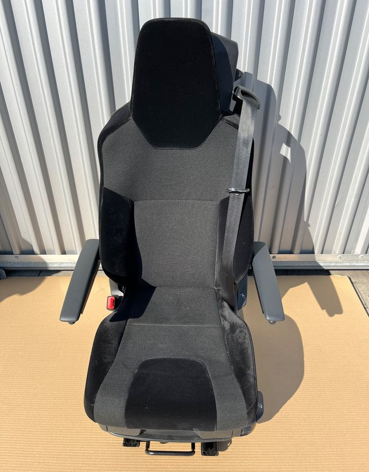 NOWY Fotel kierowcy MAN TG3 TGX nowy model siedzenie lewe - Asiento para Camión: foto 1 NOWY Fotel kierowcy MAN TG3 TGX nowy model siedzenie lewe - Asiento para Camión: foto 1