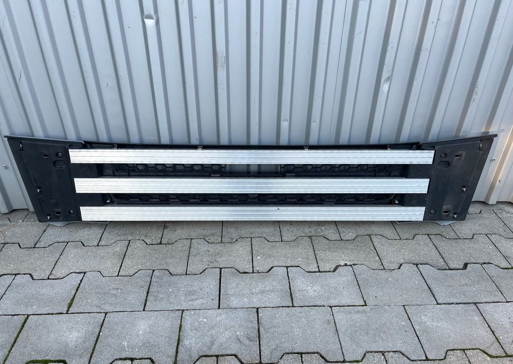 Ławka Scania S R stopień przedni NGS NGR - Piezas de recambio para Camión: foto 2 Ławka Scania S R stopień przedni NGS NGR - Piezas de recambio para Camión: foto 2