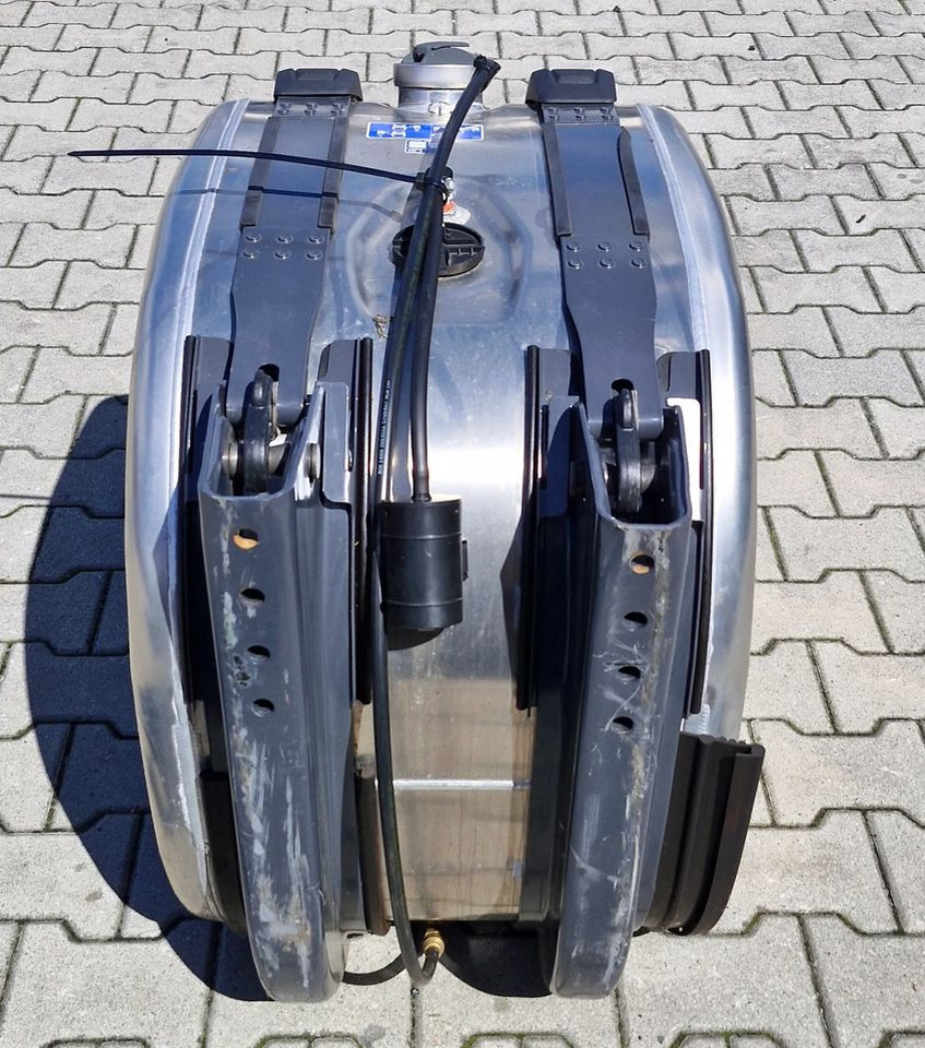 SCANIA R S ZBIORNIK PALIWA 220L NOWY - Depósito de combustible para Camión: foto 2 SCANIA R S ZBIORNIK PALIWA 220L NOWY - Depósito de combustible para Camión: foto 2