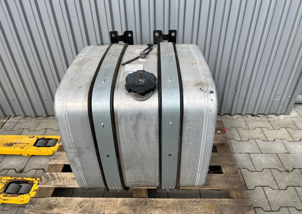 Zbiornik paliwa MAN TGX TGS 2500 litrów kompletny - Procesamiento de combustible para Camión: foto 2 Zbiornik paliwa MAN TGX TGS 2500 litrów kompletny - Procesamiento de combustible para Camión: foto 2