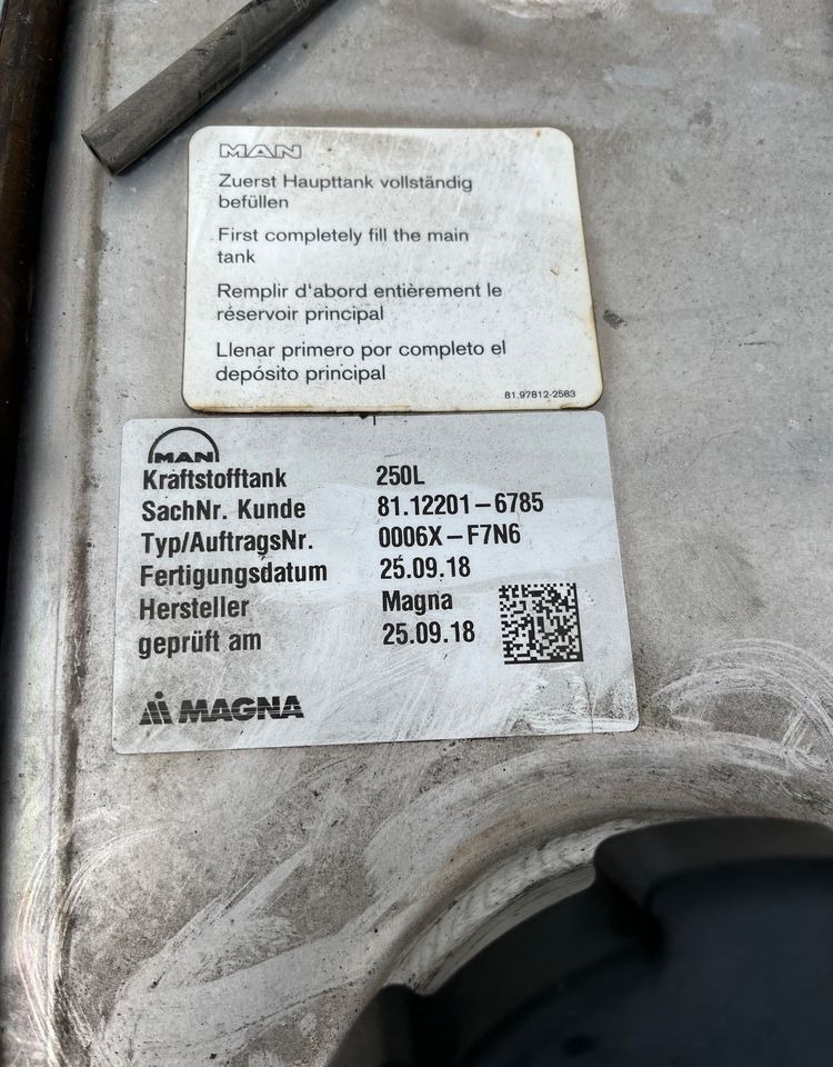 Zbiornik paliwa MAN TGX TGS 2500 litrów kompletny - Procesamiento de combustible para Camión: foto 5 Zbiornik paliwa MAN TGX TGS 2500 litrów kompletny - Procesamiento de combustible para Camión: foto 5