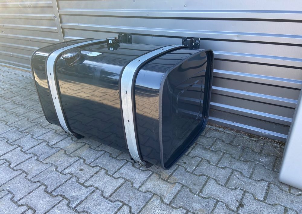 Zbiornik paliwa MAN TGX TGS 400 litrów bak jak nowy - Procesamiento de combustible para Camión: foto 3 Zbiornik paliwa MAN TGX TGS 400 litrów bak jak nowy - Procesamiento de combustible para Camión: foto 3