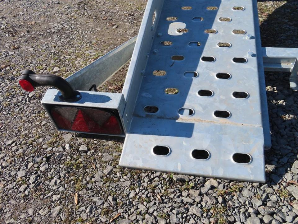Remolque portavehículos Böckmann, Autotransporter, 2,7 to. kippbar, 100 km, PKW Anhänger: foto 12