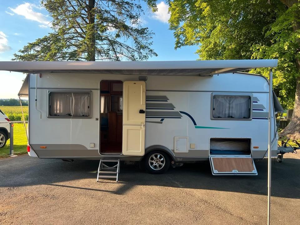 Wohnwagen Hymer Top Ausstattung Mover Vohrzelt 4x Schlafplätze WC - Caravana: foto 1 Wohnwagen Hymer Top Ausstattung Mover Vohrzelt 4x Schlafplätze WC - Caravana: foto 1