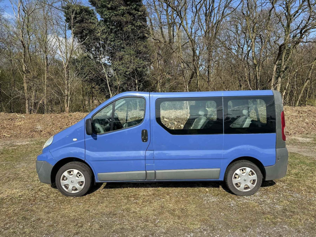 Renault Trafic Combi dCi90 L1H1 9-Sitzer - Furgoneta de pasajeros: foto 2 Renault Trafic Combi dCi90 L1H1 9-Sitzer - Furgoneta de pasajeros: foto 2