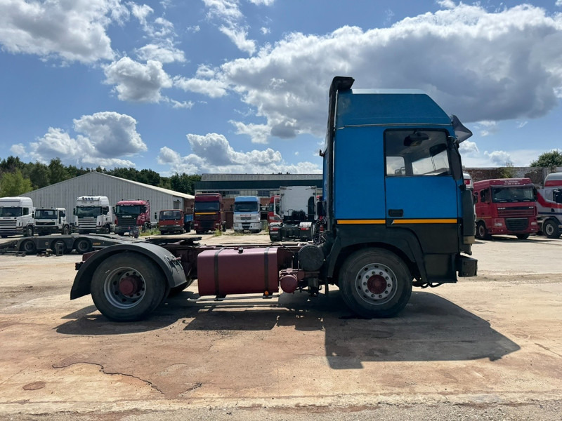 Renault R 340 Major (GRAND PONT / BOITE MANUELLE / POMPE MANUELLE) - Cabeza tractora: foto 4 Renault R 340 Major (GRAND PONT / BOITE MANUELLE / POMPE MANUELLE) - Cabeza tractora: foto 4
