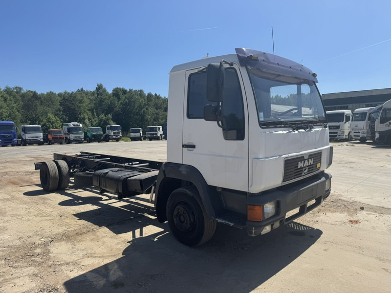 MAN 12.224 (MANUAL GEARBOX / EURO 2 / BELGIAN TRUCK IN GOOD CONDITION !!!) - Camión chasis: foto 4 MAN 12.224 (MANUAL GEARBOX / EURO 2 / BELGIAN TRUCK IN GOOD CONDITION !!!) - Camión chasis: foto 4