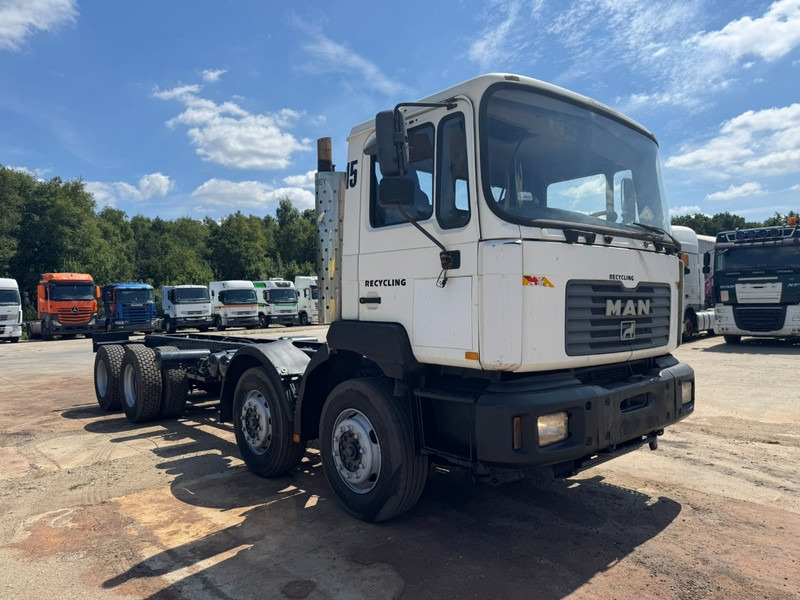 MAN 32.364 (EURO 2 / 6 CYLINDER / 12 TIRES / 8X4 / PERFECT) - Camión chasis: foto 3 MAN 32.364 (EURO 2 / 6 CYLINDER / 12 TIRES / 8X4 / PERFECT) - Camión chasis: foto 3