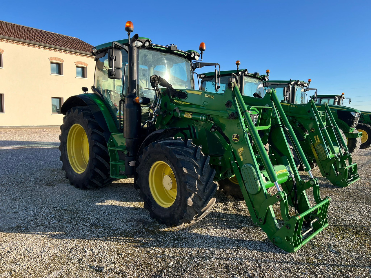 JOHN DEERE 6110 R - Tractor: foto 2 JOHN DEERE 6110 R - Tractor: foto 2