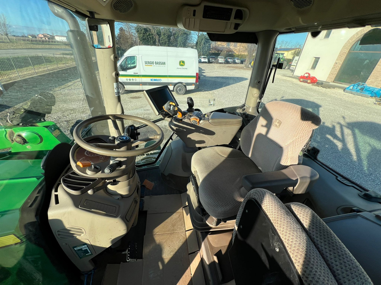 JOHN DEERE 6110 R - Tractor: foto 5 JOHN DEERE 6110 R - Tractor: foto 5