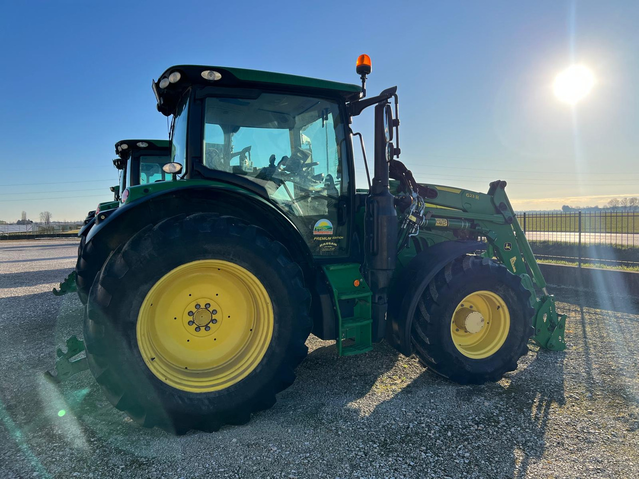 JOHN DEERE 6110 R - Tractor: foto 3 JOHN DEERE 6110 R - Tractor: foto 3