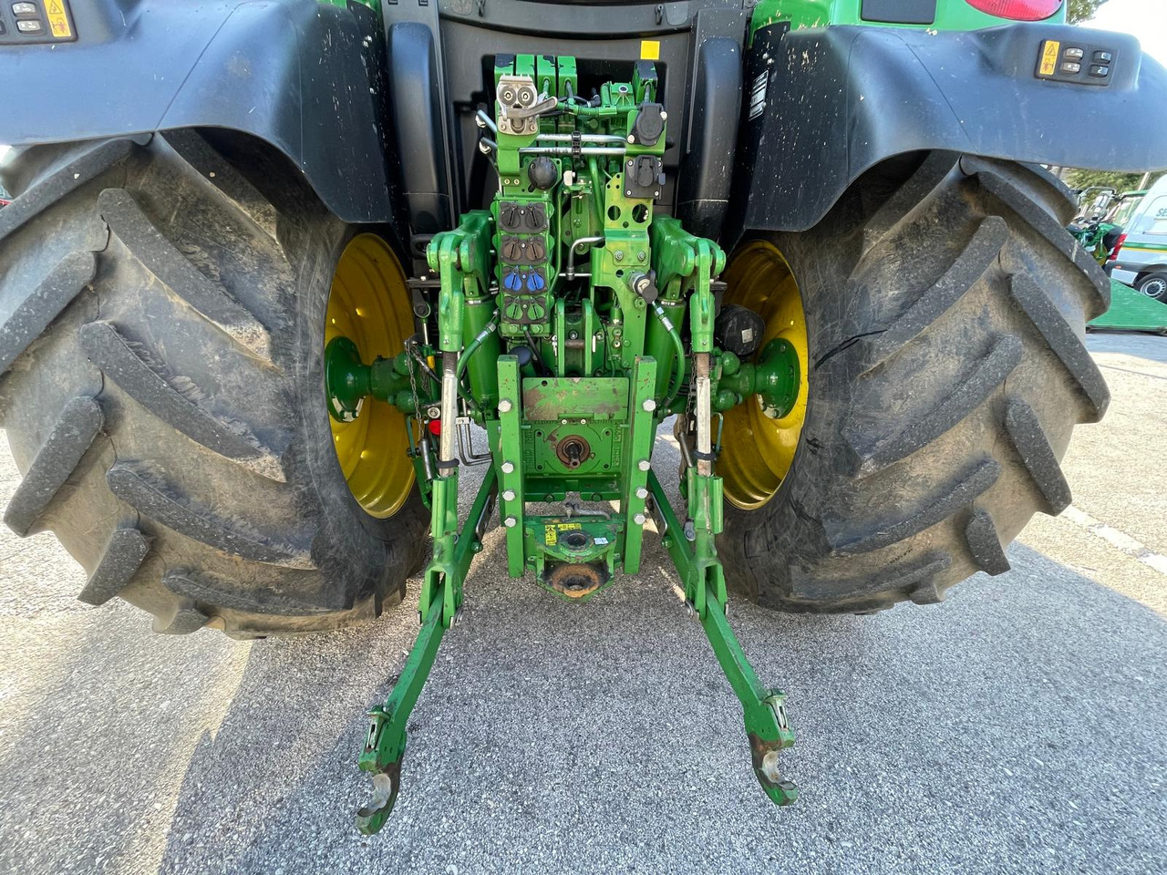 JOHN DEERE 6130 R - Tractor: foto 4 JOHN DEERE 6130 R - Tractor: foto 4