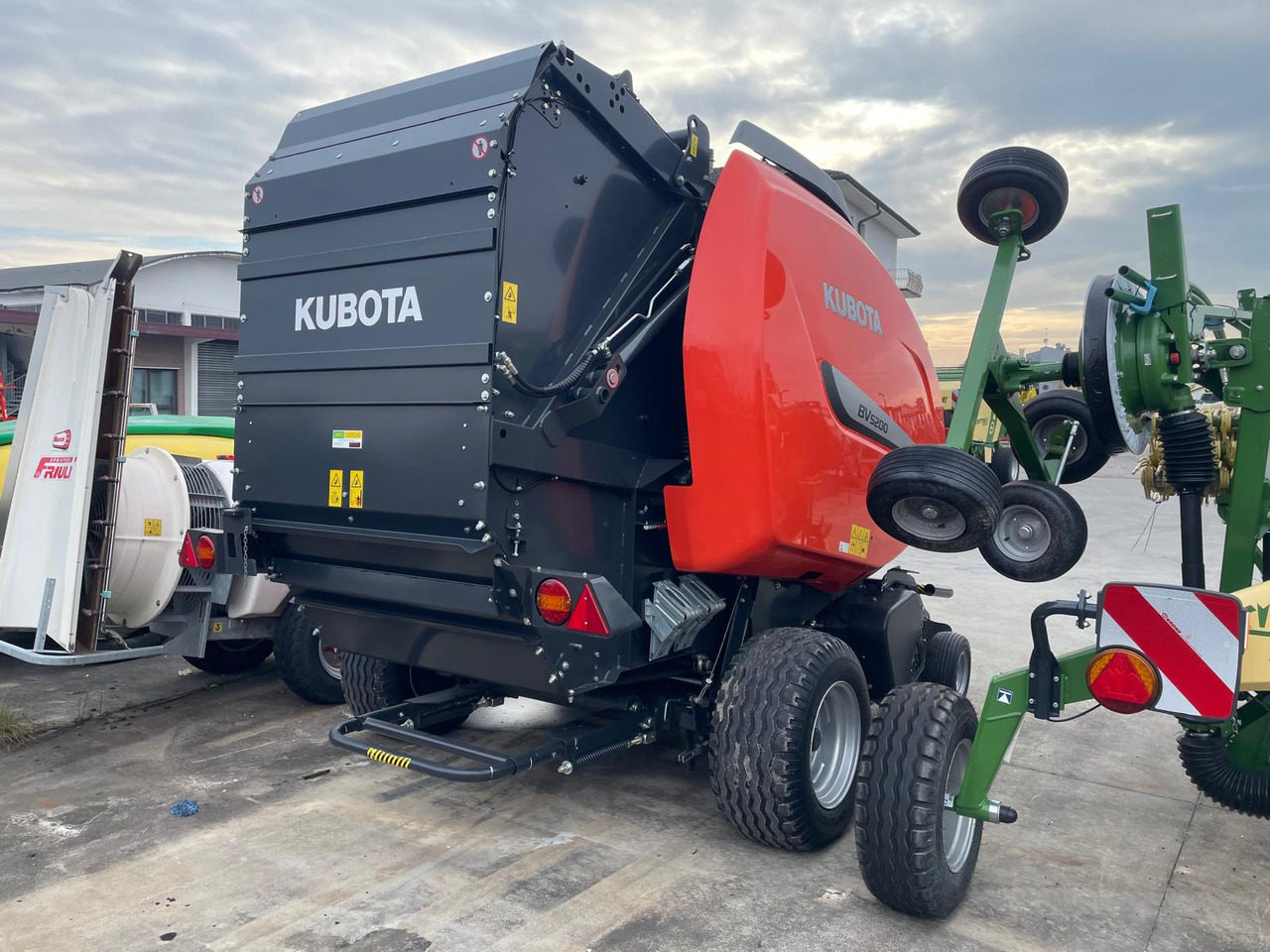 KUBOTA ROTOPRESSA BV5200 - Rotoempacadora: foto 4 KUBOTA ROTOPRESSA BV5200 - Rotoempacadora: foto 4