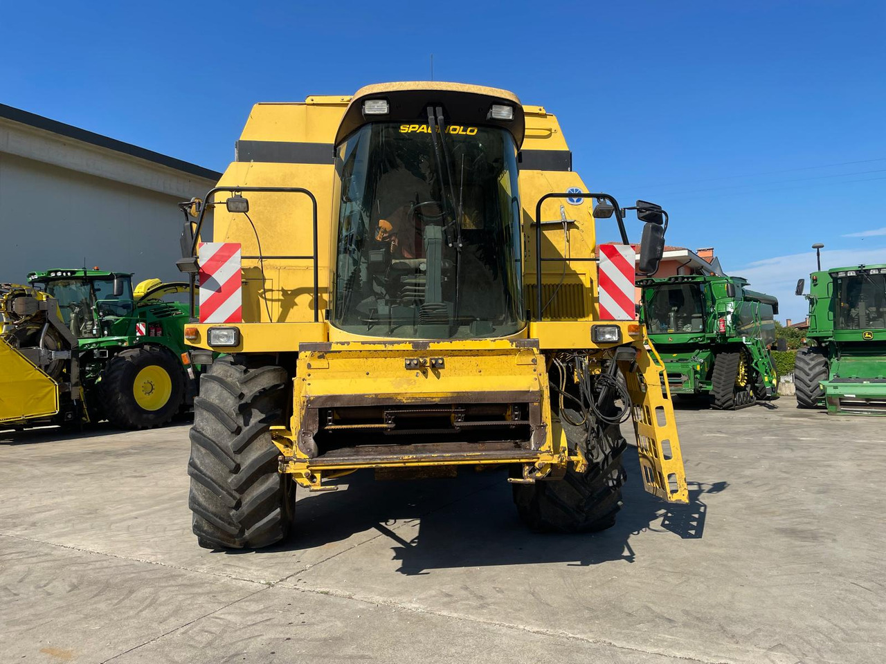 NEW HOLLAND MIETITREBBIA TF 78 - Cosechadora de granos: foto 2 NEW HOLLAND MIETITREBBIA TF 78 - Cosechadora de granos: foto 2