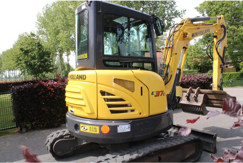 New Holland E37C binnendraaier - Miniexcavadora: foto 4 New Holland E37C binnendraaier - Miniexcavadora: foto 4