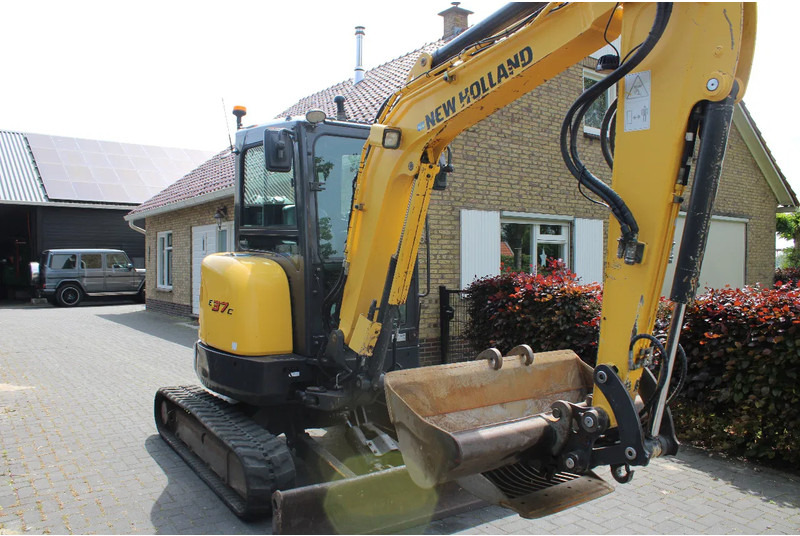 New Holland E37C binnendraaier - Miniexcavadora: foto 1 New Holland E37C binnendraaier - Miniexcavadora: foto 1