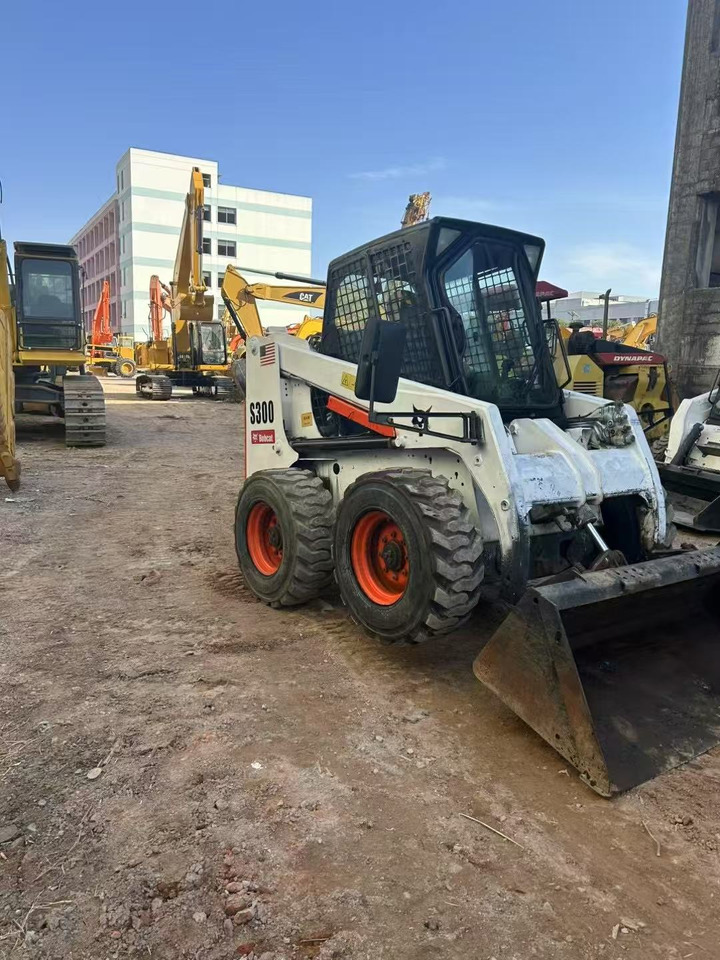 BOBCAT s300 - Minicargadora: foto 3 BOBCAT s300 - Minicargadora: foto 3