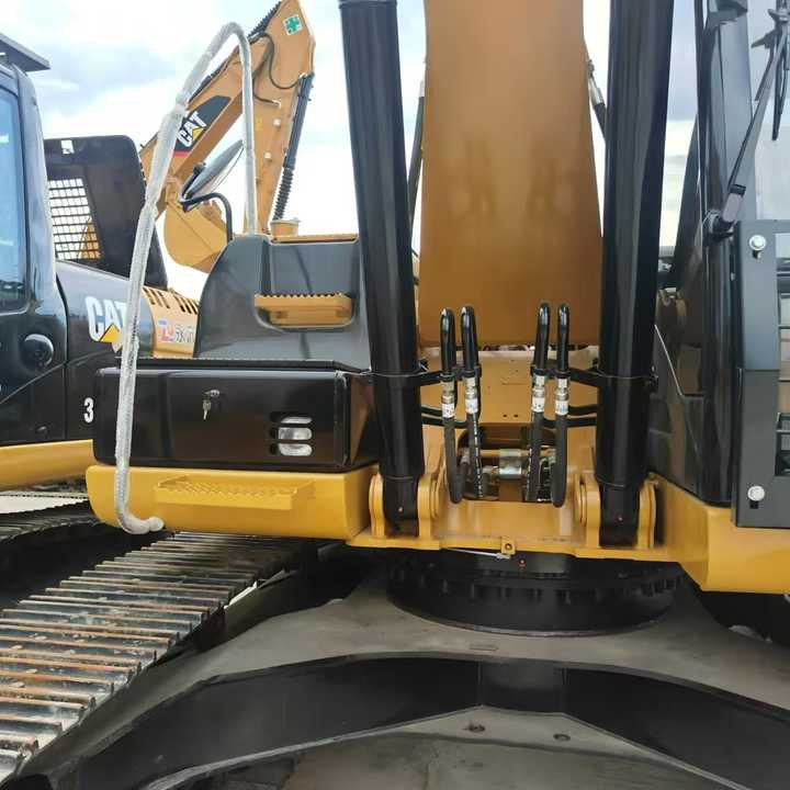 CAT second-hand 323D excavator sold at low price and in very good condition Japanese original hydraulic crawler excavator - Excavadora: foto 5 CAT second-hand 323D excavator sold at low price and in very good condition Japanese original hydraulic crawler excavator - Excavadora: foto 5