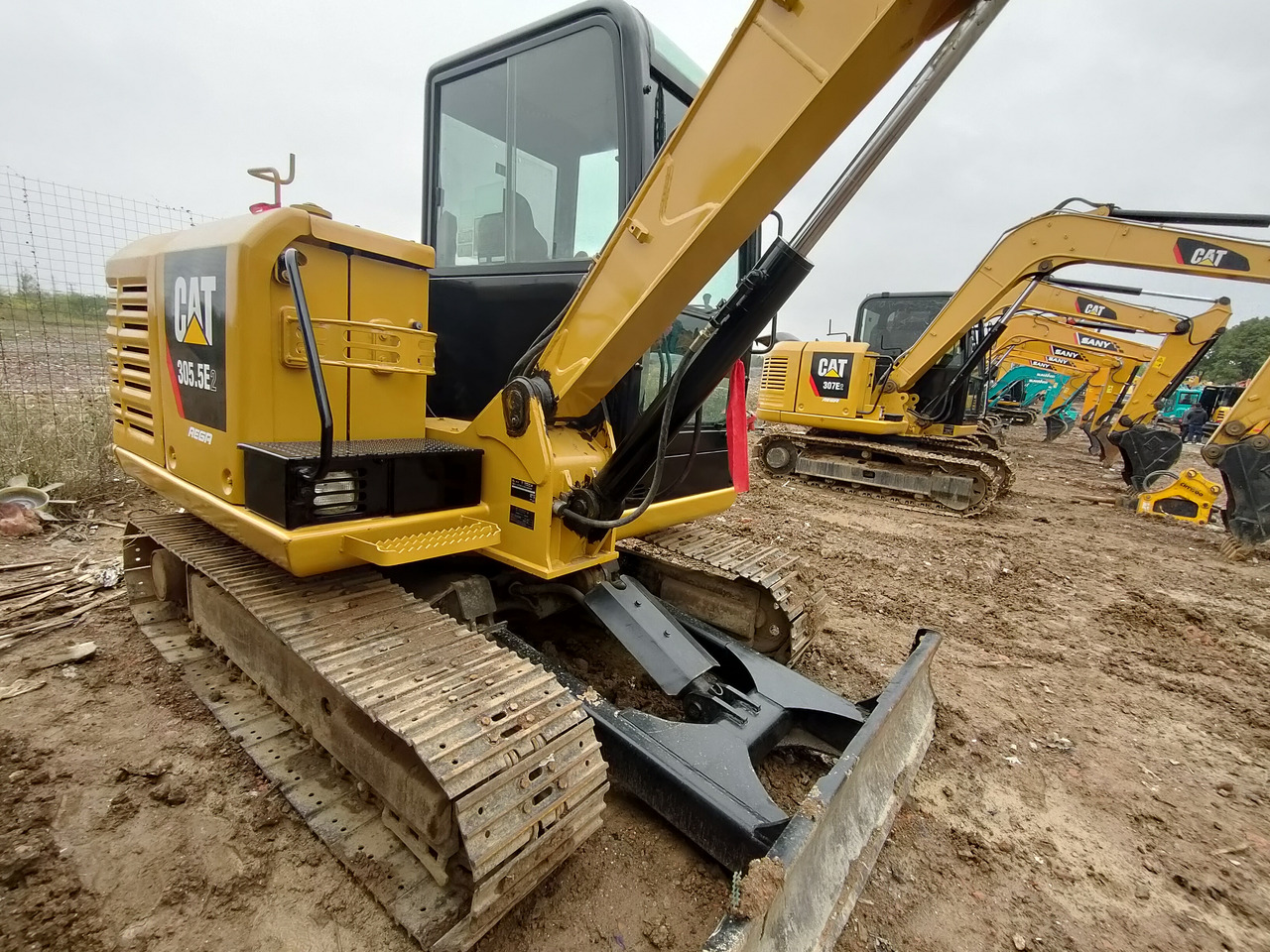Miniexcavadora CATERPILLAR Nearly 90% of brand new Caterpillar 305.5 3-ton mini excavators are available for sale. Caterpillar 303.5 305.5 306 307 excavators are also available for sale. [ Copy ]: foto 7
