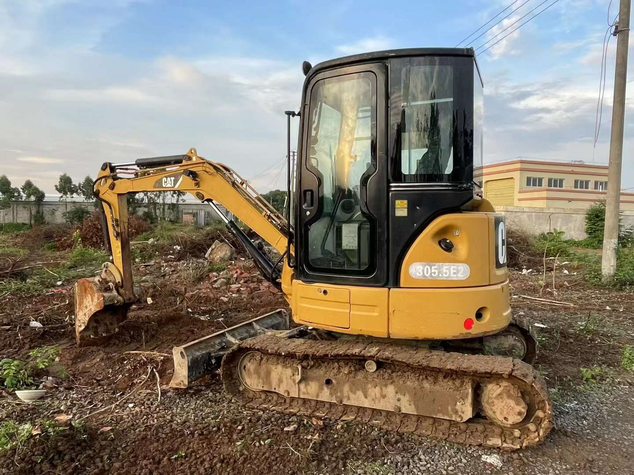 CATERPILLAR Used 303.5e Excavator - Miniexcavadora: foto 1 CATERPILLAR Used 303.5e Excavator - Miniexcavadora: foto 1