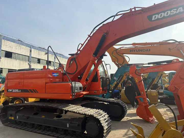 Doosan DX225LC Second-Hand Excavator | Korea Direct Import | 1-Year Warranty & Free Sea Shipping - Excavadora de cadenas: foto 4 Doosan DX225LC Second-Hand Excavator | Korea Direct Import | 1-Year Warranty & Free Sea Shipping - Excavadora de cadenas: foto 4