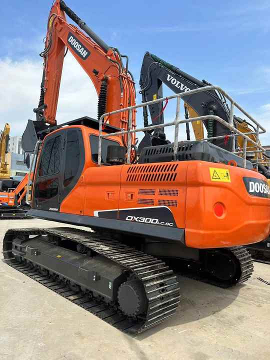 Used Excavator Doosan DX300 Excavators Mini Equipment Earth Moving Machinery Doosan Digger Excavator for Sale - Excavadora: foto 2 Used Excavator Doosan DX300 Excavators Mini Equipment Earth Moving Machinery Doosan Digger Excavator for Sale - Excavadora: foto 2