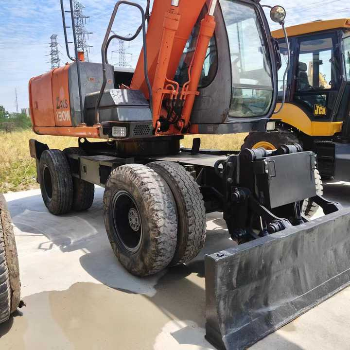 Used Japan Original Brand Hitachi Zx 130w Wheel Excavator Hitachi Zx120 130 200 Excavator for Sale - Excavadora: foto 1 Used Japan Original Brand Hitachi Zx 130w Wheel Excavator Hitachi Zx120 130 200 Excavator for Sale - Excavadora: foto 1