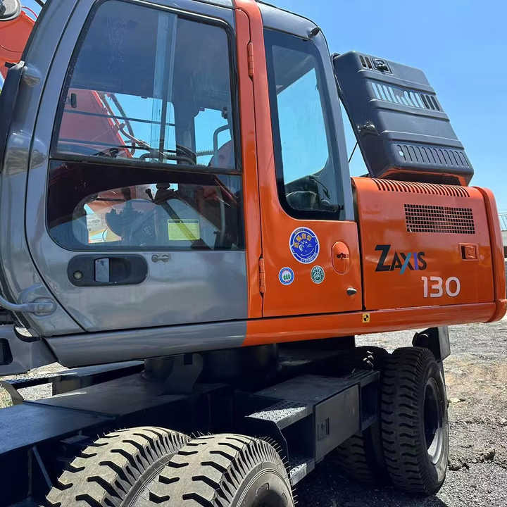 Used Wheel Excavator Hitachi ZX 130W Made in Japan 13ton Hitachi Zx130w Wheel Excavator Price Used Hitachi Zx130 Excavator SALE - Excavadora: foto 1 Used Wheel Excavator Hitachi ZX 130W Made in Japan 13ton Hitachi Zx130w Wheel Excavator Price Used Hitachi Zx130 Excavator SALE - Excavadora: foto 1