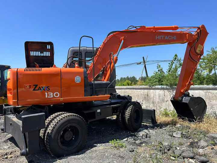 Used Wheel Excavator Hitachi ZX 130W Made in Japan 13ton Hitachi Zx130w Wheel Excavator Price Used Hitachi Zx130 Excavator SALE - Excavadora: foto 4 Used Wheel Excavator Hitachi ZX 130W Made in Japan 13ton Hitachi Zx130w Wheel Excavator Price Used Hitachi Zx130 Excavator SALE - Excavadora: foto 4