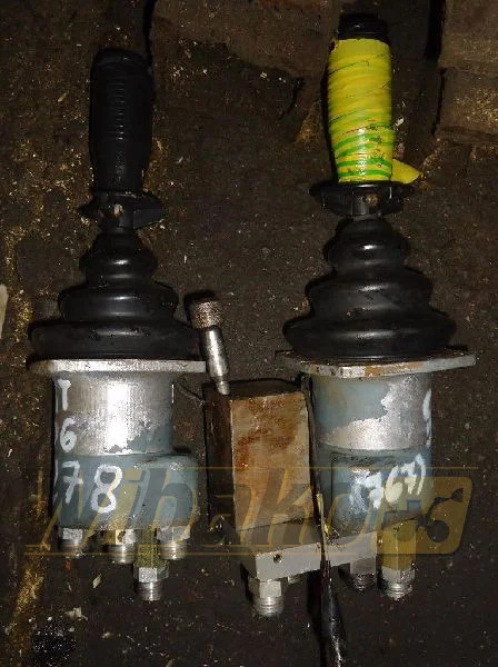 Caterpillar 206 6U5213/5M - Válvula hidráulica para Maquinaria de construcción: foto 1 Caterpillar 206 6U5213/5M - Válvula hidráulica para Maquinaria de construcción: foto 1