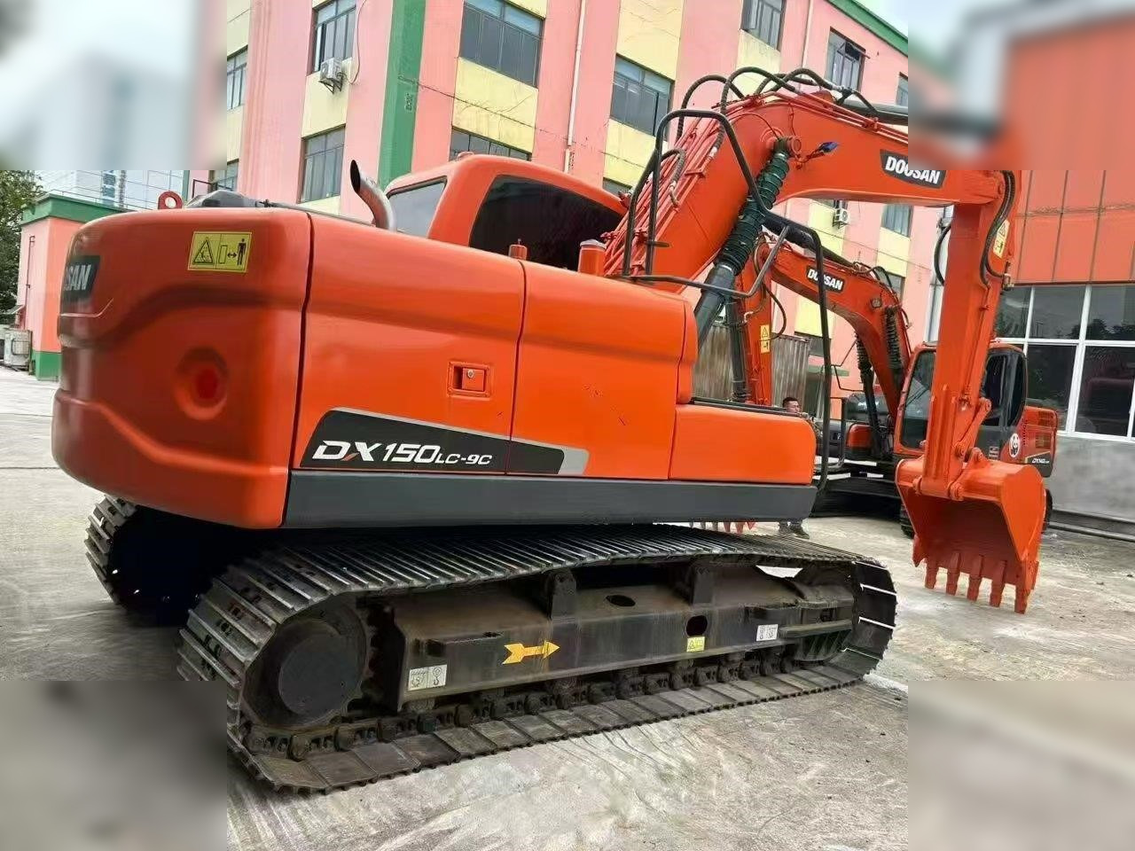 DOOSAN DX150W-9C - Excavadora de ruedas: foto 2 DOOSAN DX150W-9C - Excavadora de ruedas: foto 2