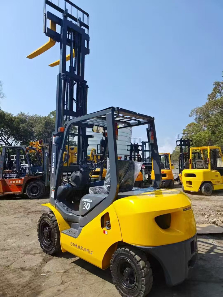 KOMATSU 3-ton - Plataforma de mástil vertical: foto 3 KOMATSU 3-ton - Plataforma de mástil vertical: foto 3